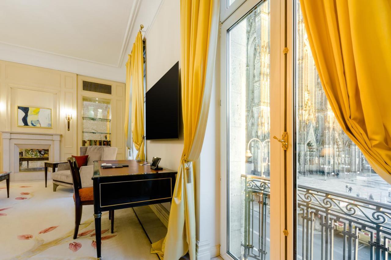 Excelsior Hotel Ernst Am Dom โคโลญ ภายนอก รูปภาพ A suite at the hotel