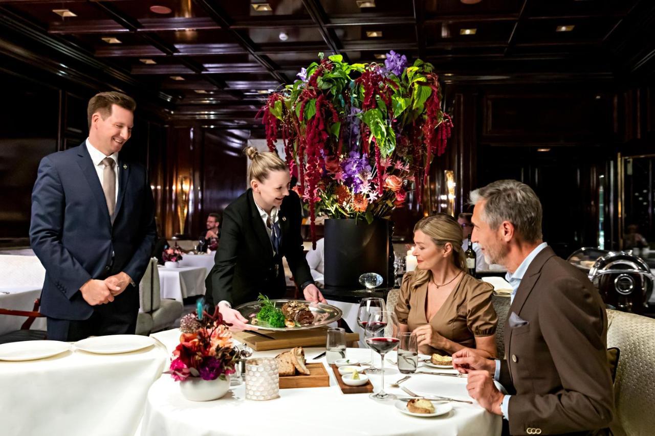 Excelsior Hotel Ernst Am Dom โคโลญ ภายนอก รูปภาพ Restaurant on board of a cruise ship