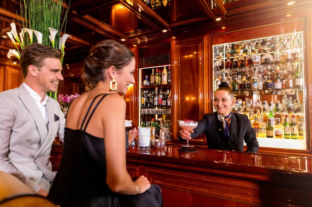 Excelsior Hotel Ernst Am Dom โคโลญ ภายนอก รูปภาพ The bar at the St. Regis New York