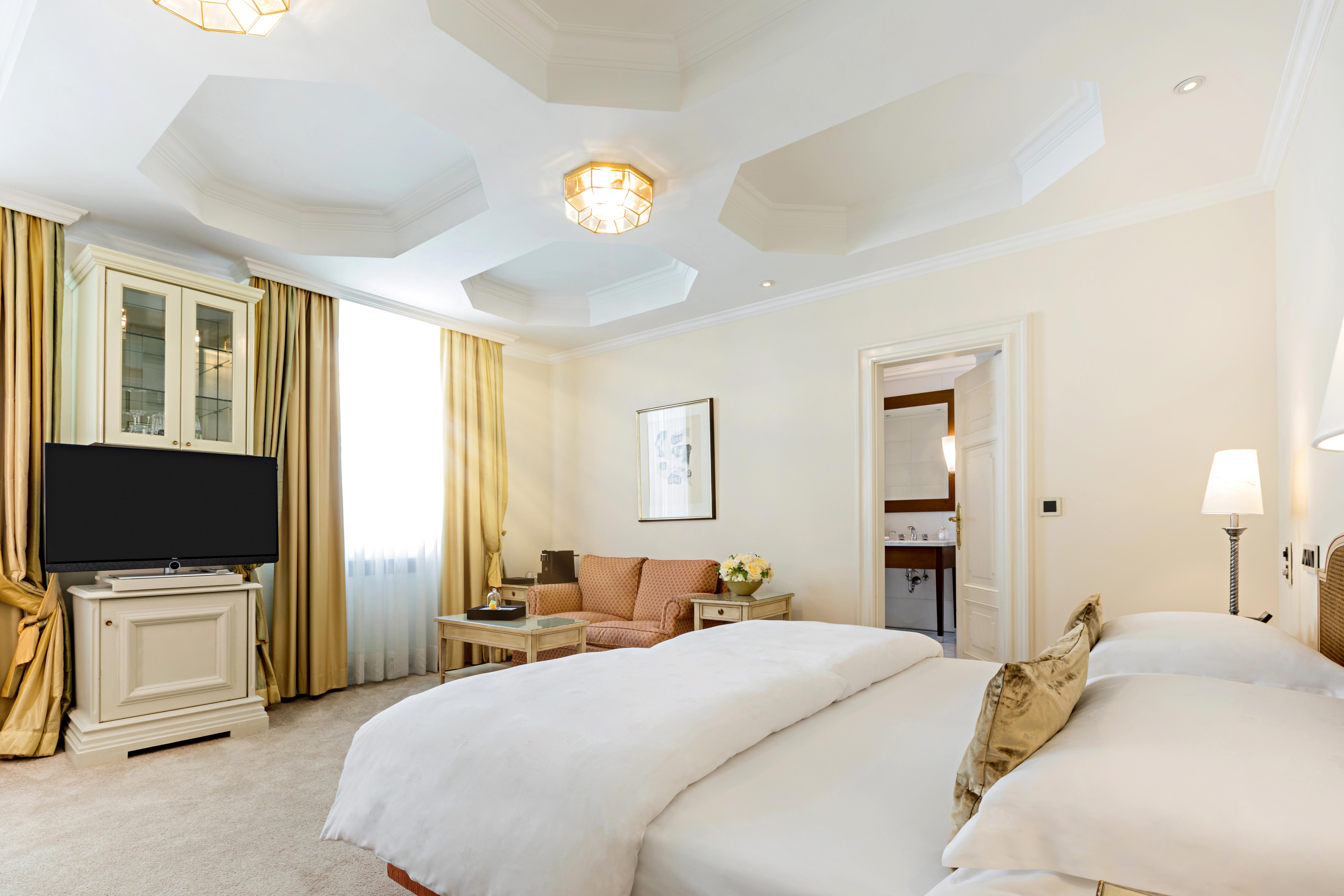Excelsior Hotel Ernst Am Dom โคโลญ ภายนอก รูปภาพ A suite at the hotel