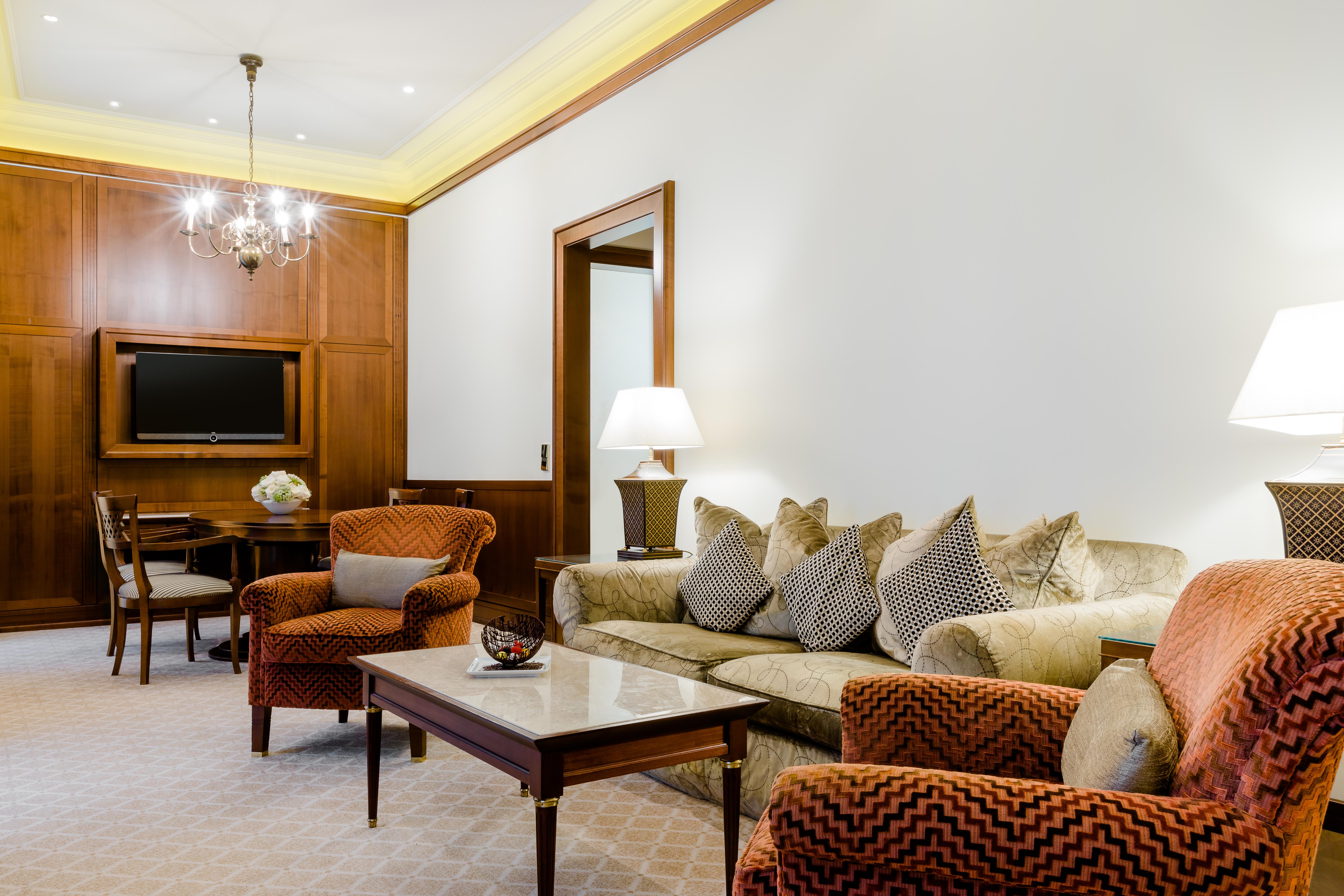 Excelsior Hotel Ernst Am Dom โคโลญ ภายนอก รูปภาพ A living room at the hotel