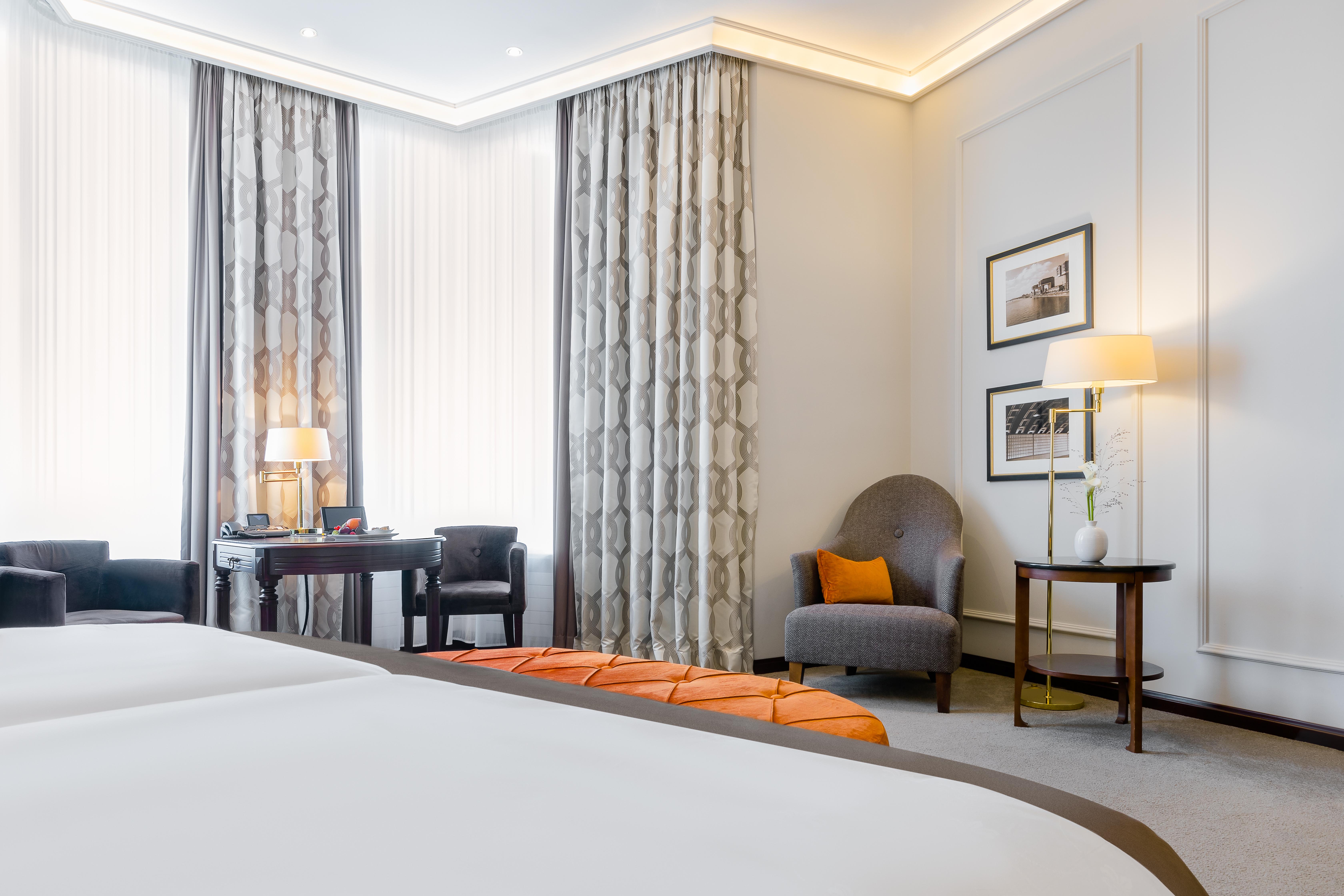 Excelsior Hotel Ernst Am Dom โคโลญ ภายนอก รูปภาพ A room at the hotel
