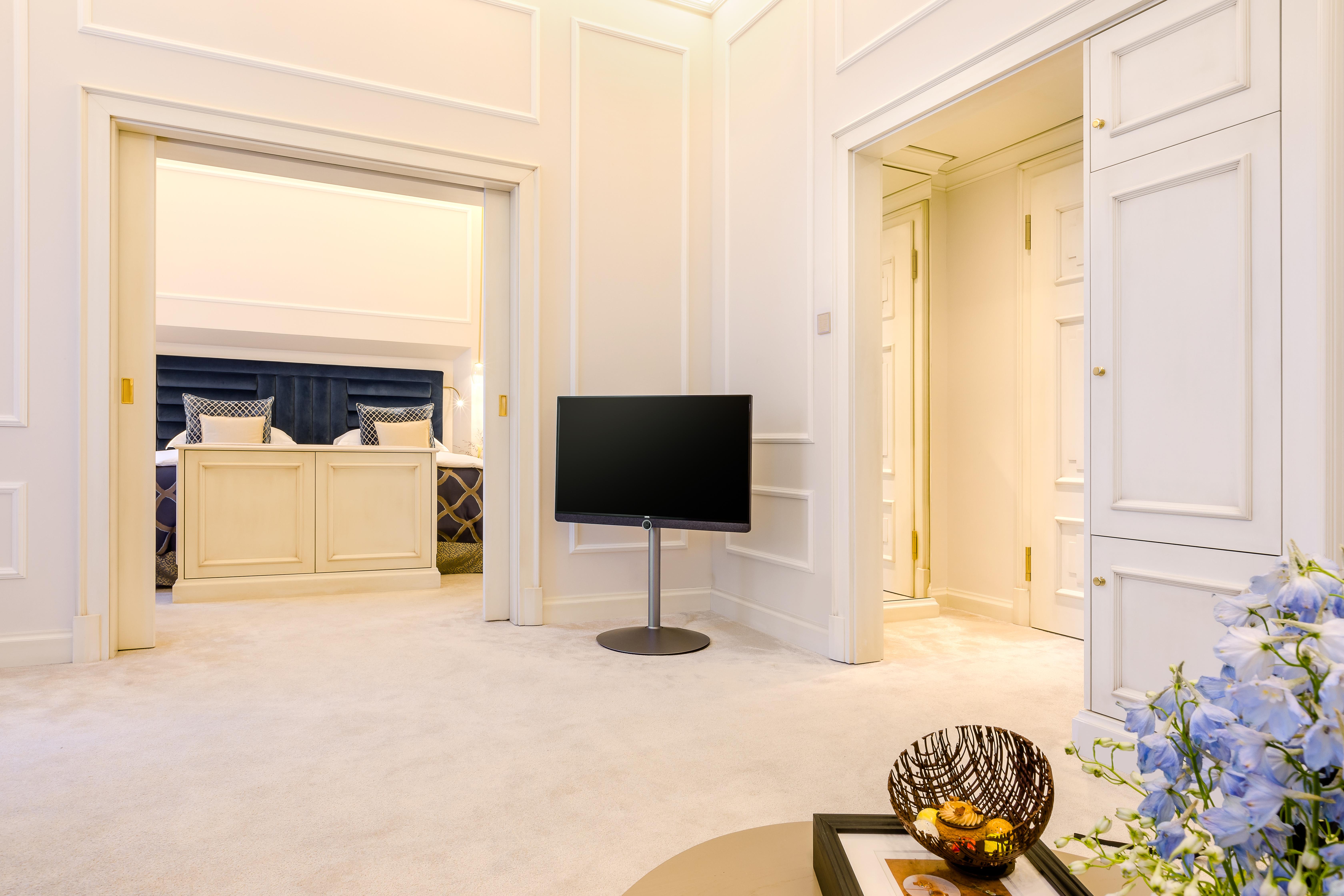 Excelsior Hotel Ernst Am Dom โคโลญ ภายนอก รูปภาพ A suite at the hotel