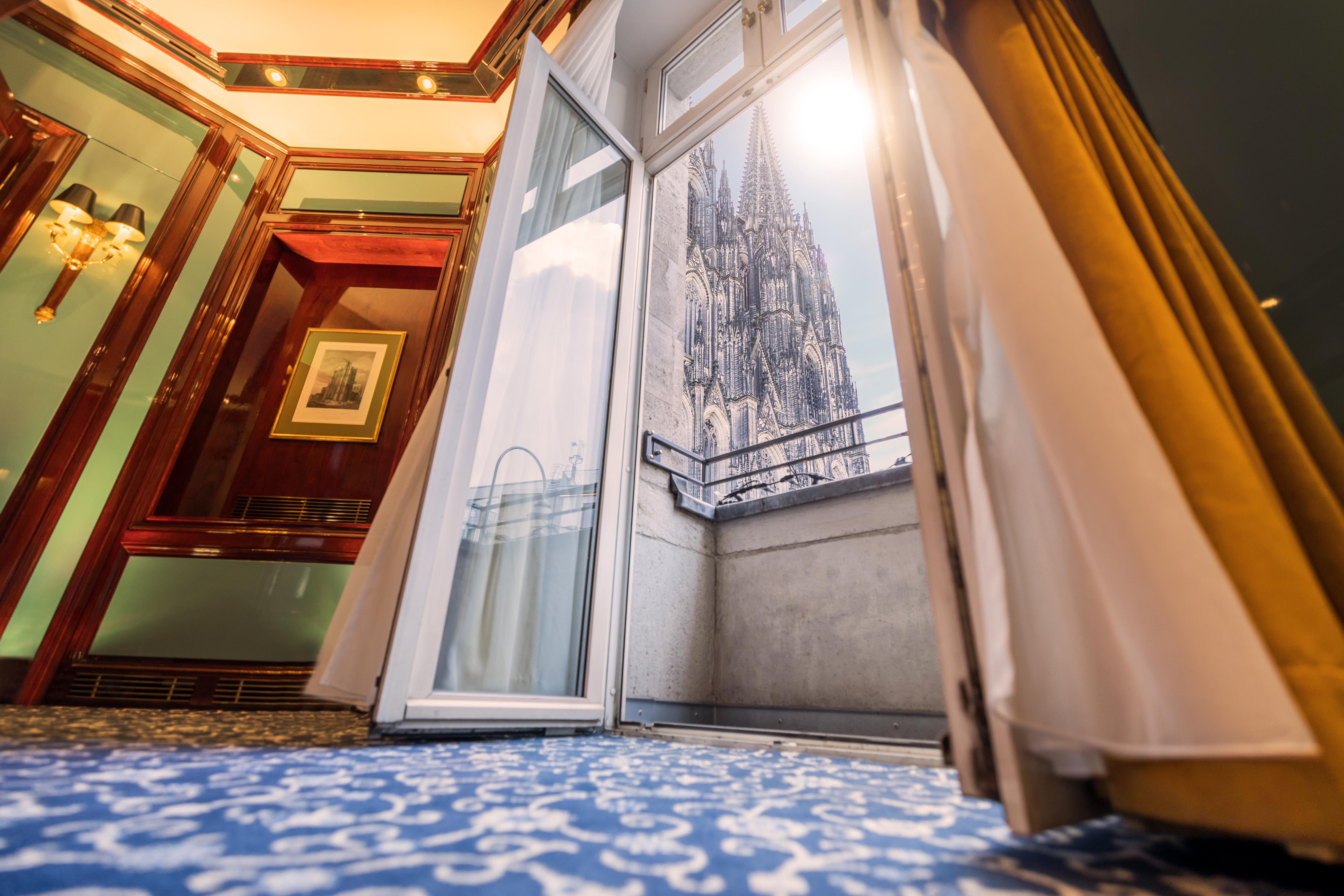 Excelsior Hotel Ernst Am Dom โคโลญ ภายนอก รูปภาพ A room with a view