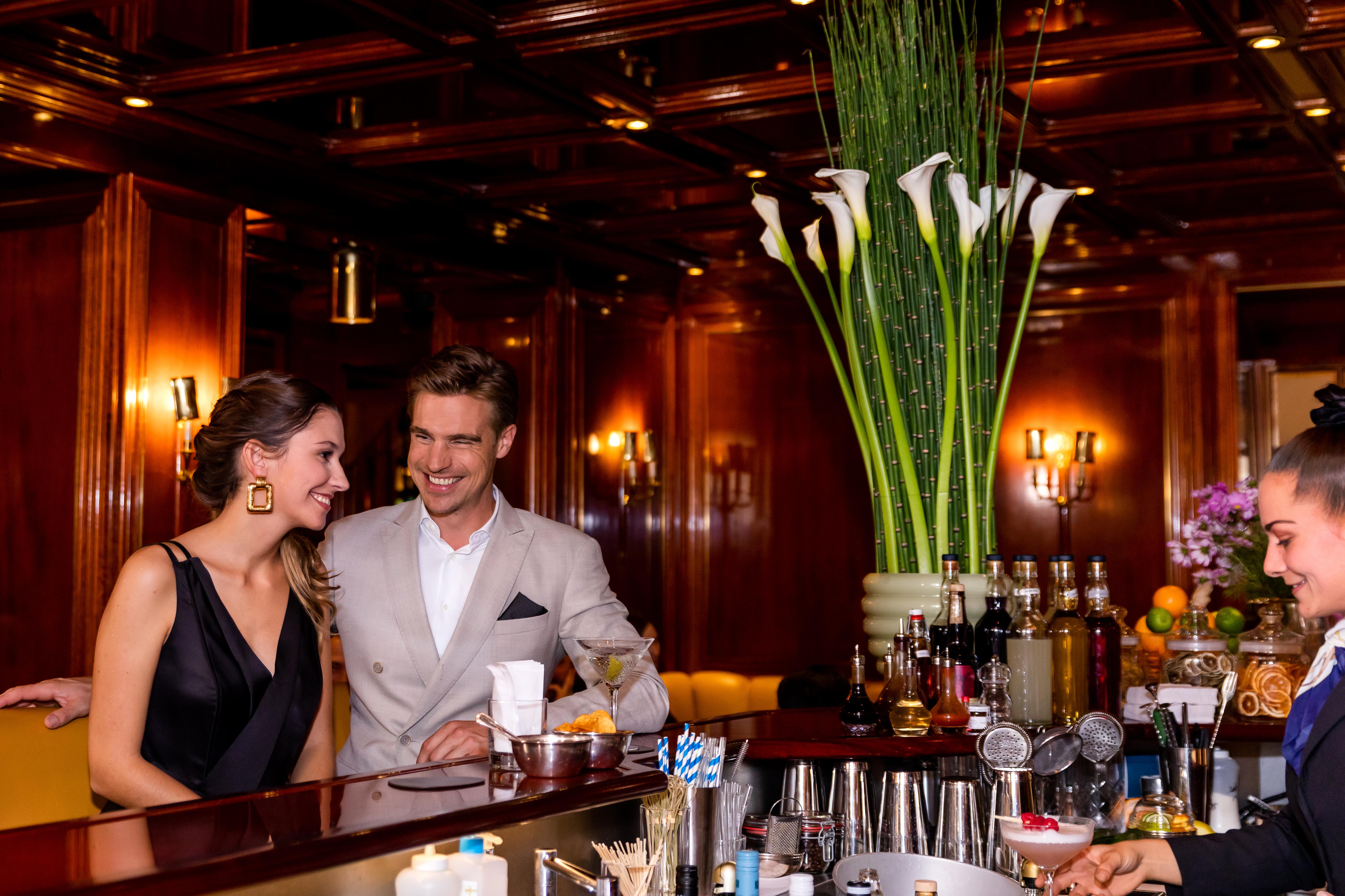 Excelsior Hotel Ernst Am Dom โคโลญ ภายนอก รูปภาพ The bar at the hotel
