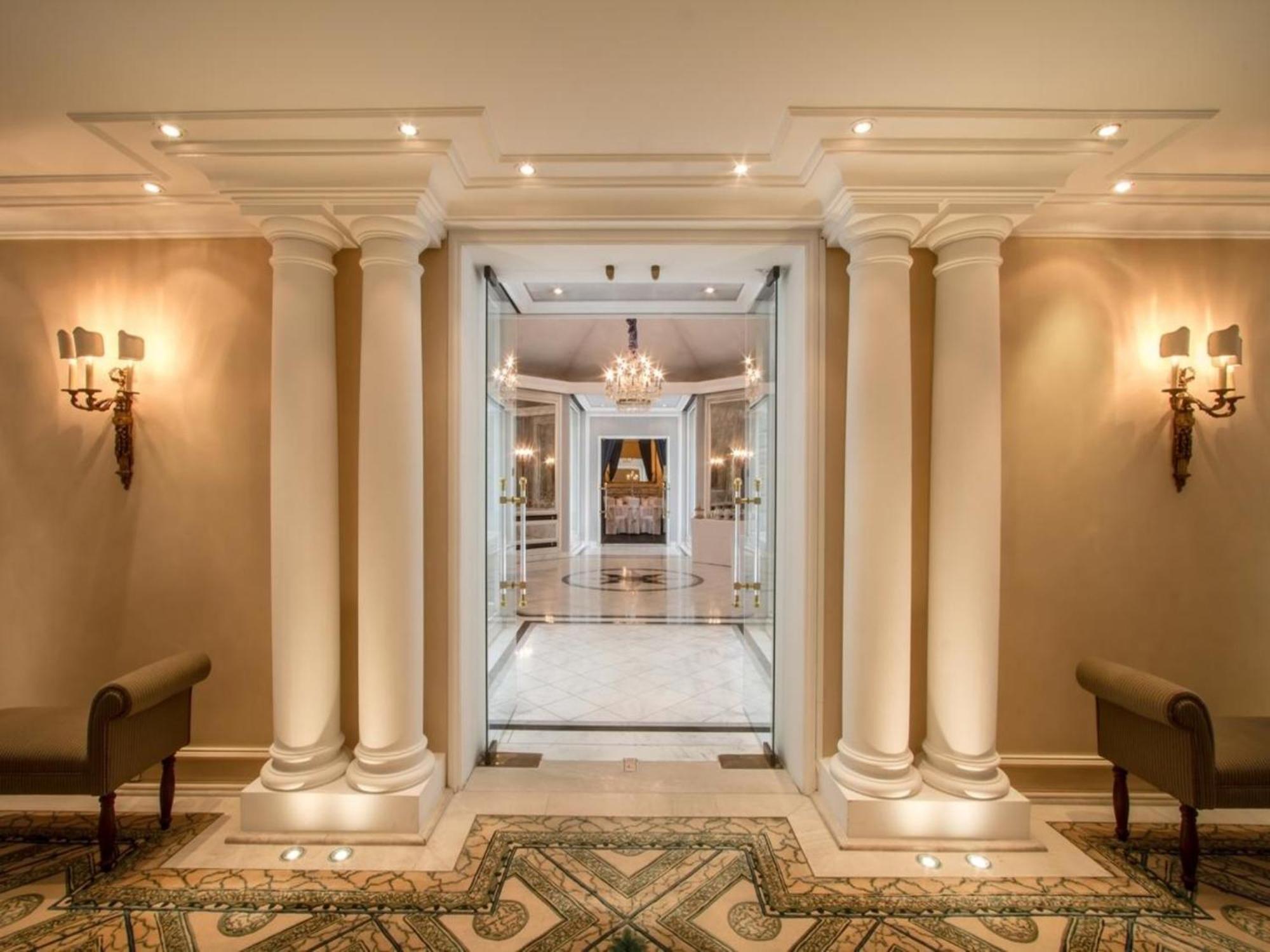 Excelsior Hotel Ernst Am Dom โคโลญ ภายใน รูปภาพ Entrance to the hotel
